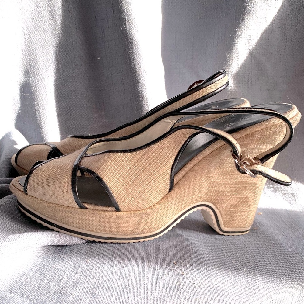 Nine West linen and black fun wedge size 8